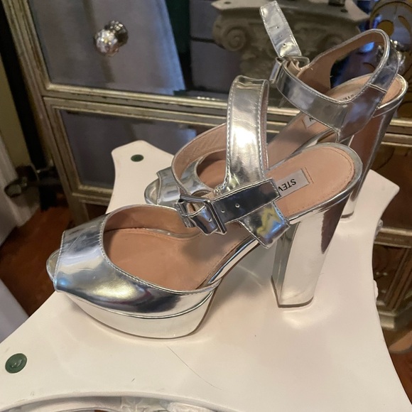 Steve Madden stack platform heel silver strap open toe. - Picture 6 of 8